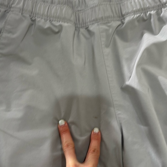 The north face men’s shorts size medium silver gray color - Picture 2 of 6